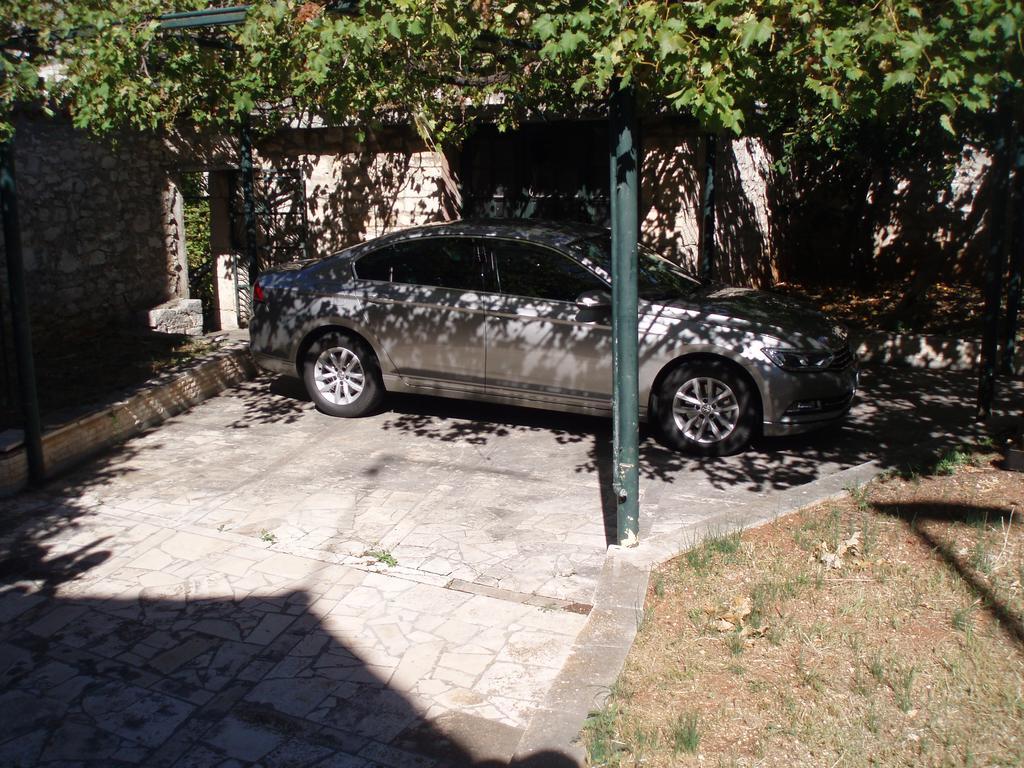 Apartment House Vitaic Supetar Exterior foto